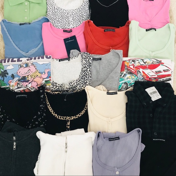BRANDY MELVILLE MYSTERY BOX - Picture 1 of 7
